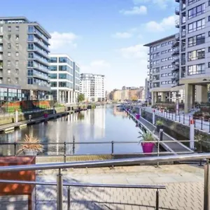 Deluxe Modern & Free Secure Parking! Leeds (West Yorkshire)